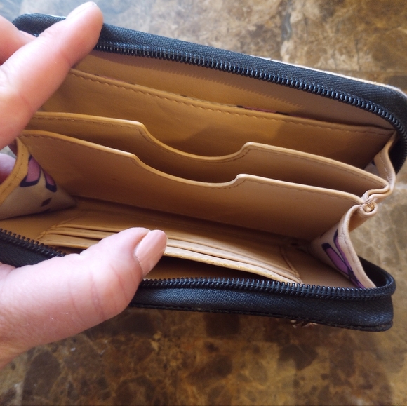 GUESS wallet - Picture 3 of 4